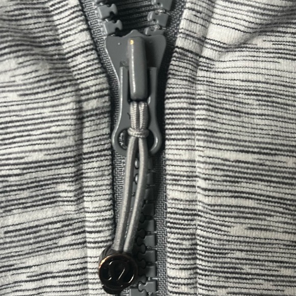 Lululemon define jacket size 10 - Picture 6 of 14